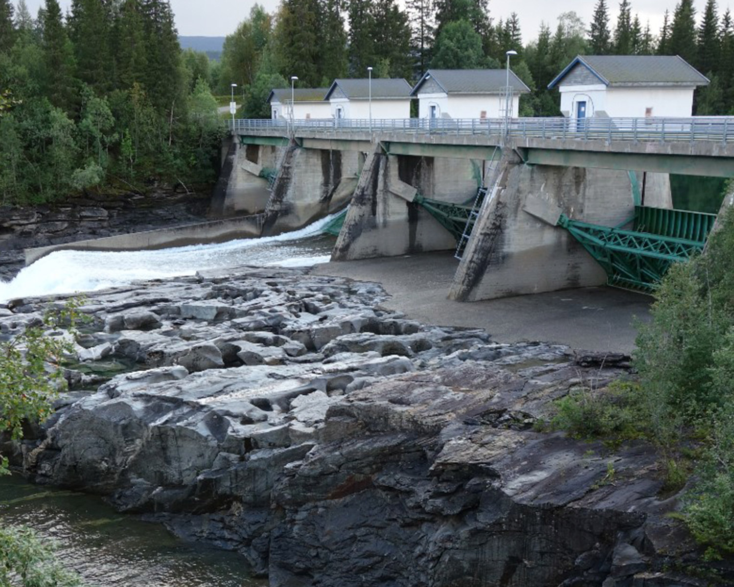 Reinforsen dam gates